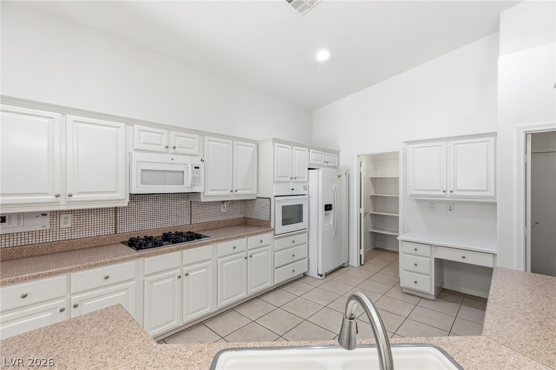 4928 Orchard Sky Avenue