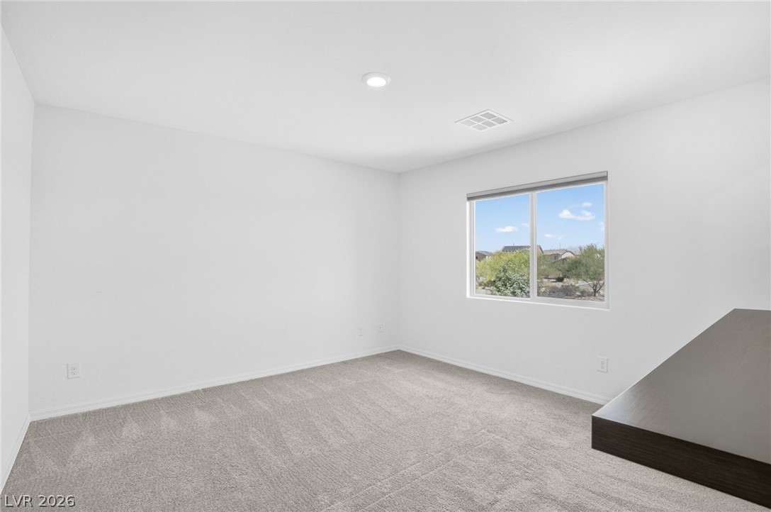 1586 Gold Sunset Avenue