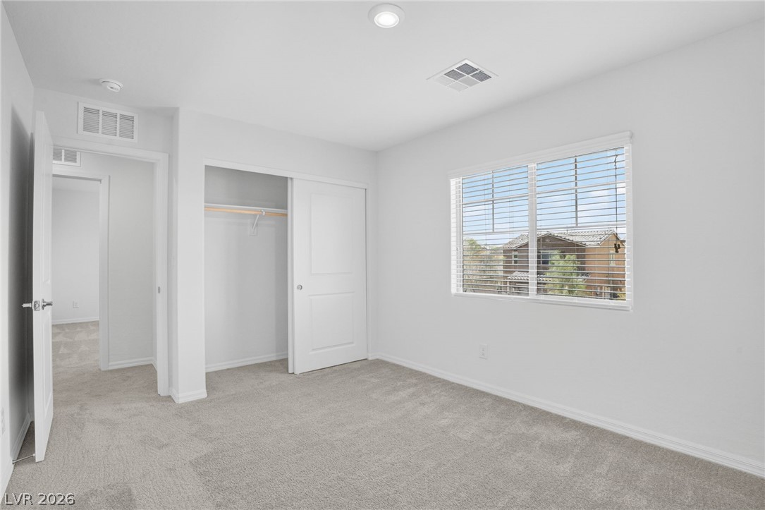 1586 Gold Sunset Avenue