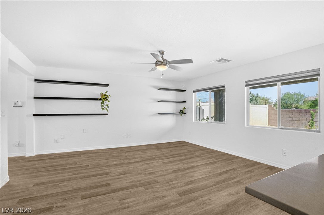 1586 Gold Sunset Avenue