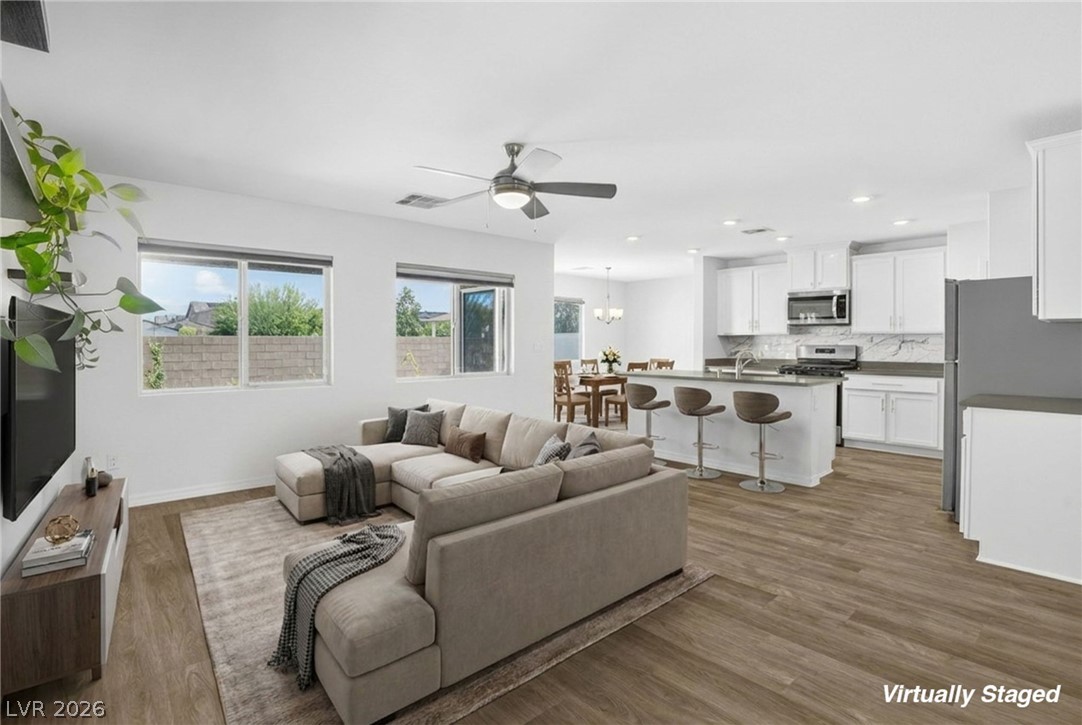 1586 Gold Sunset Avenue