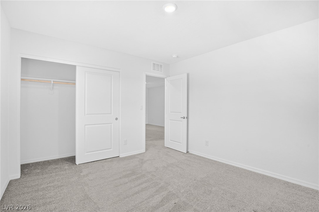 1586 Gold Sunset Avenue