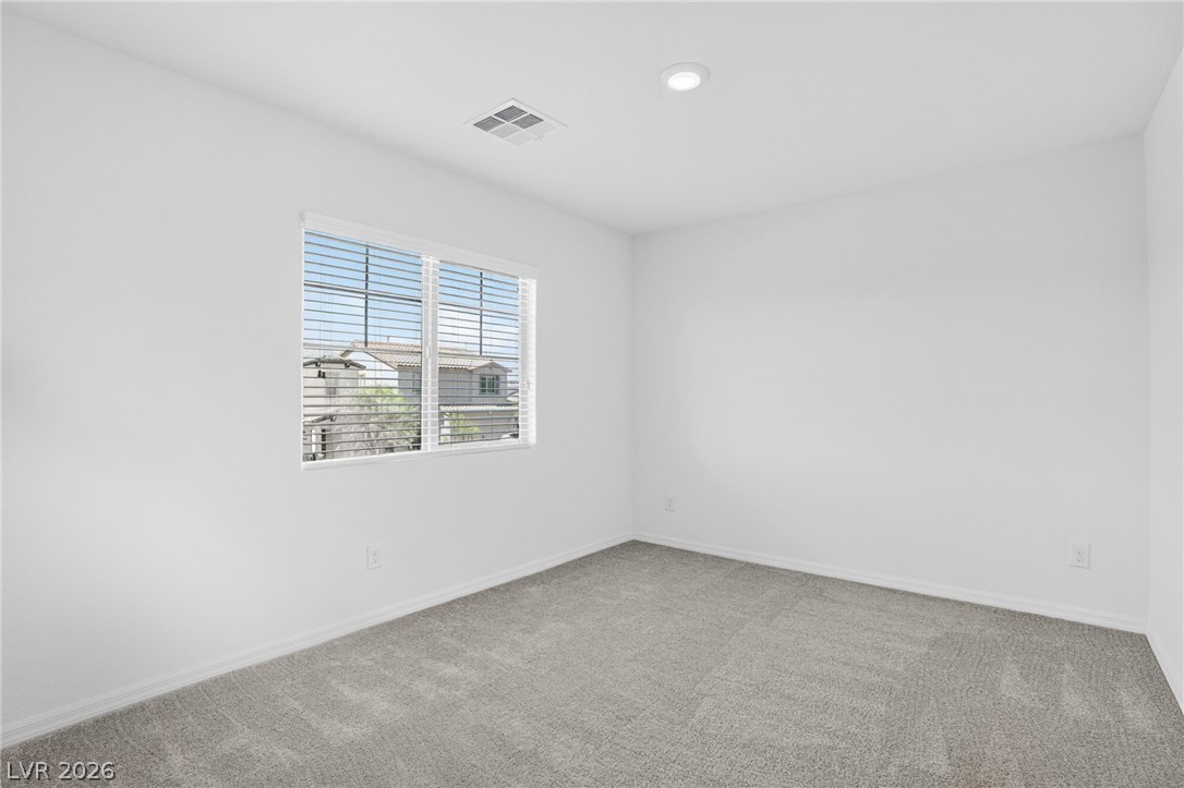 1586 Gold Sunset Avenue