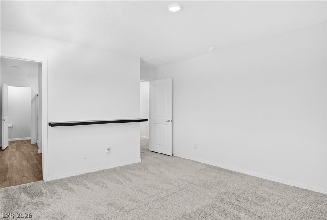 1586 Gold Sunset Avenue