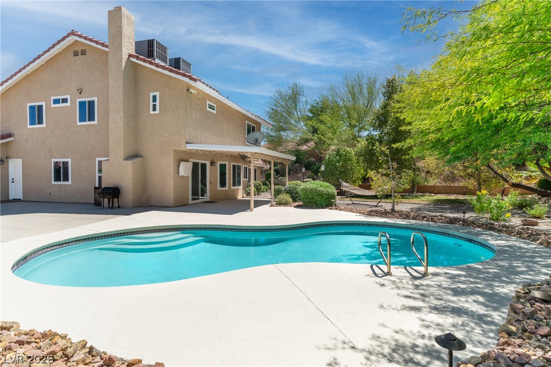 8608 Maleta Court