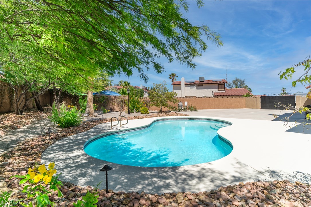 8608 Maleta Court