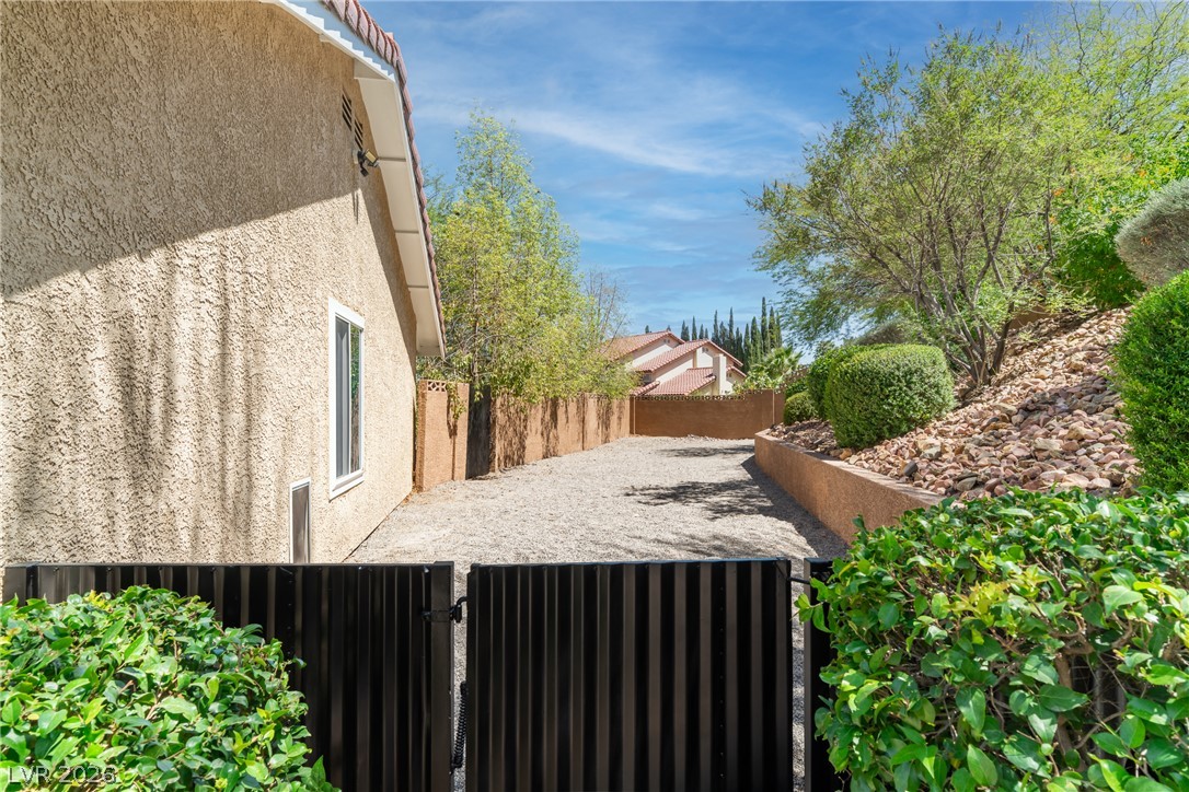 8608 Maleta Court