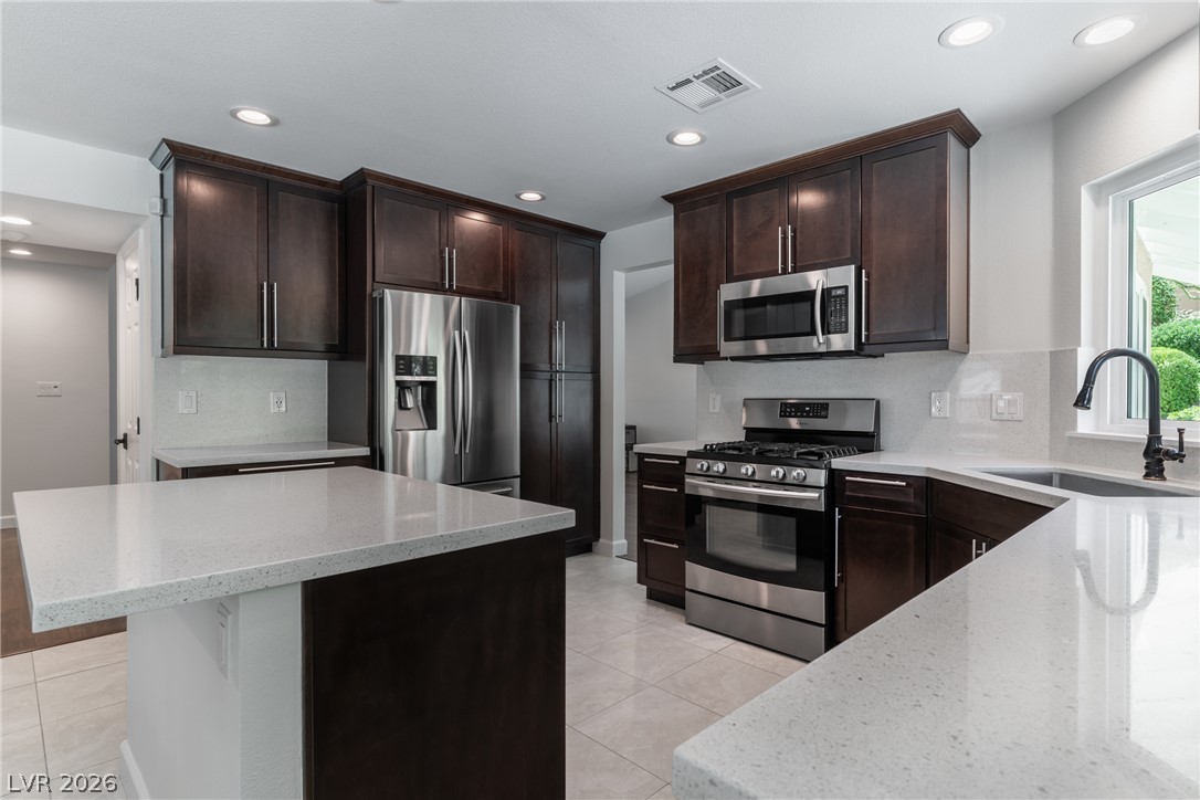 8608 Maleta Court