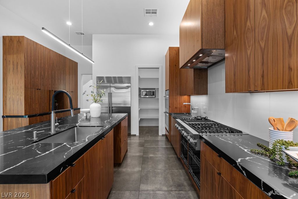 628 Edgebrook Drive