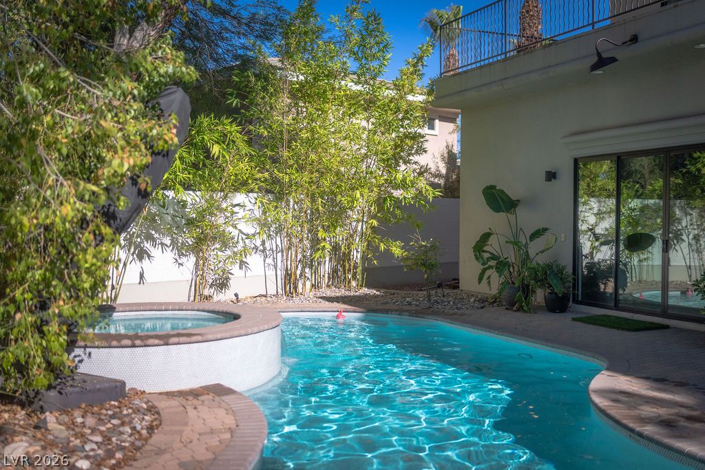 628 Edgebrook Drive