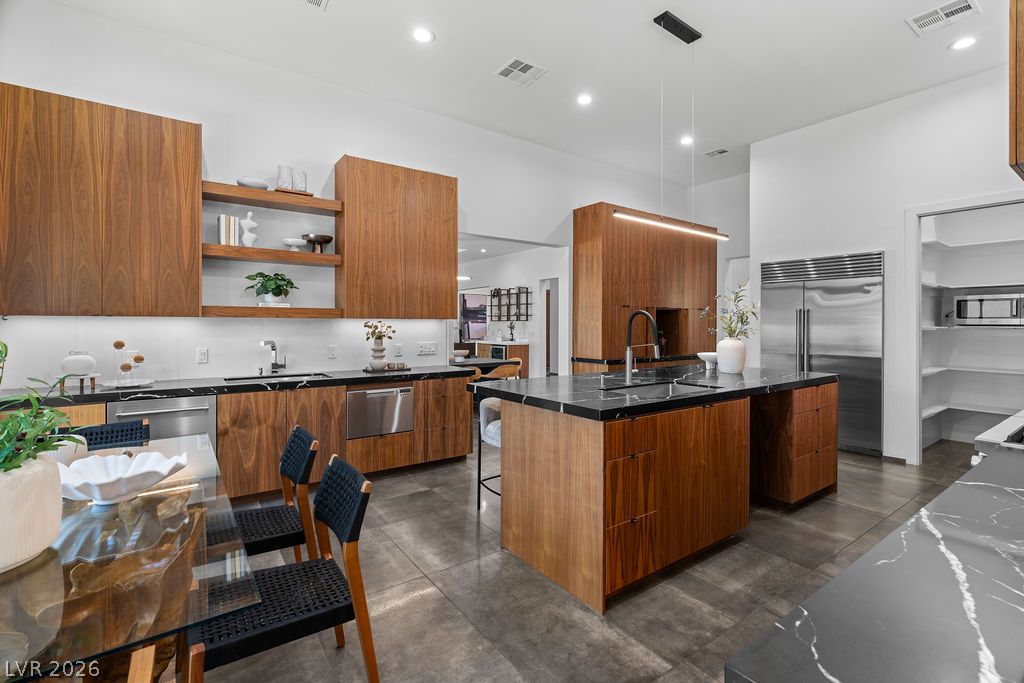 628 Edgebrook Drive
