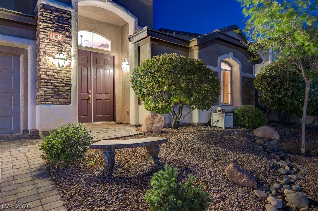 10093 Golden Bluff Avenue