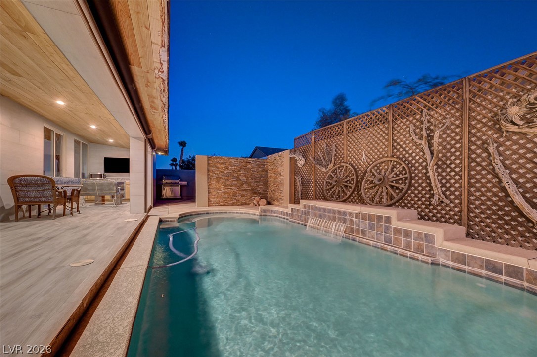 10093 Golden Bluff Avenue