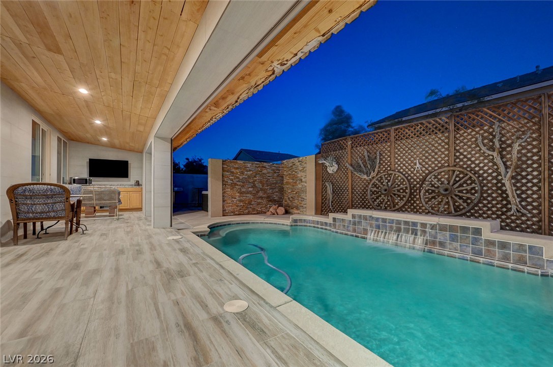 10093 Golden Bluff Avenue