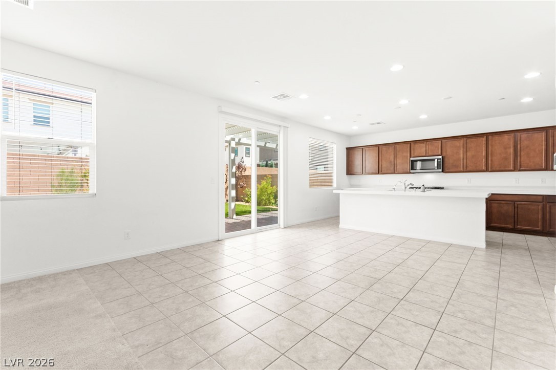 528 Sunny Pointe Street