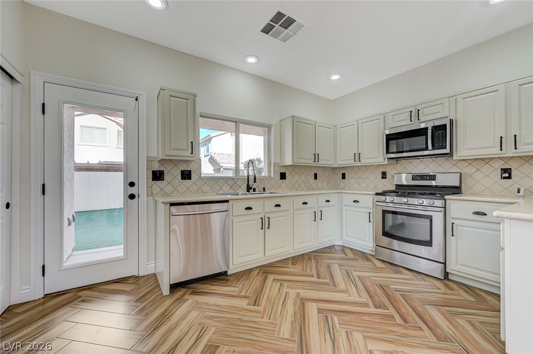 8838 Red Raven Court