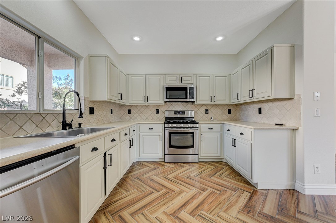 8838 Red Raven Court