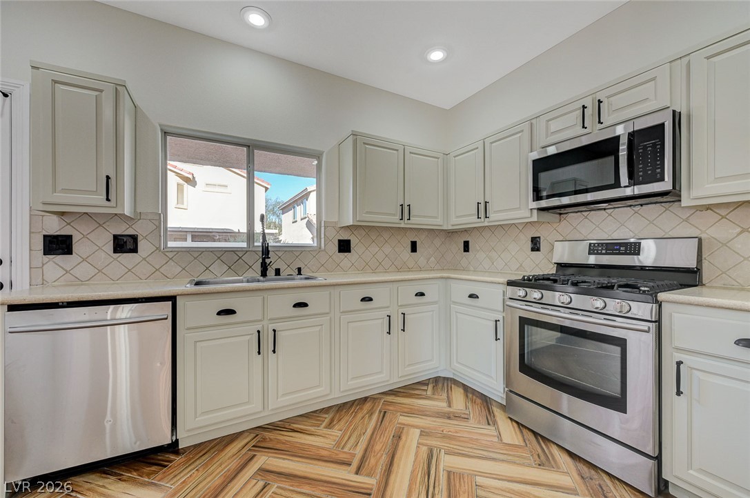 8838 Red Raven Court