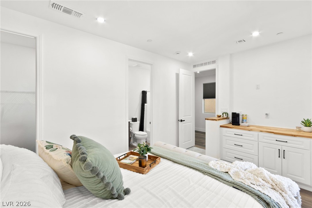 1424 Nocturnal Flight Street