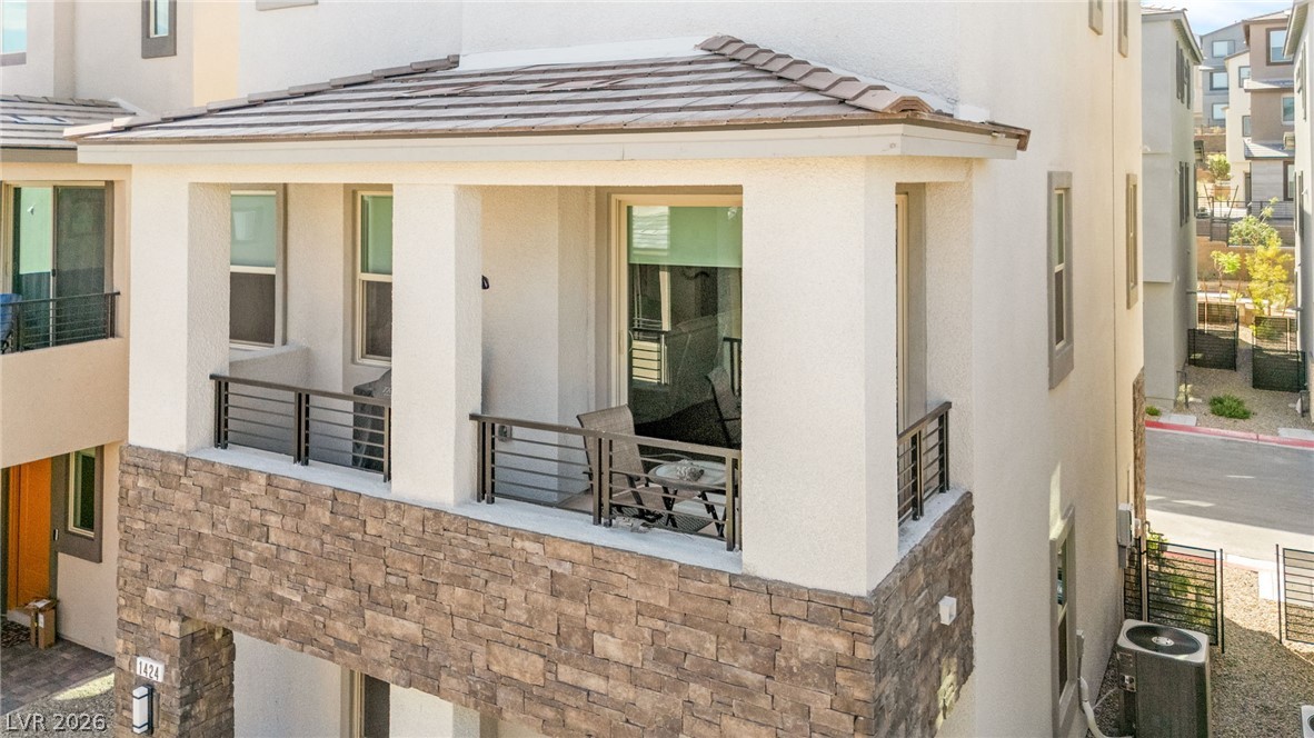 1424 Nocturnal Flight Street