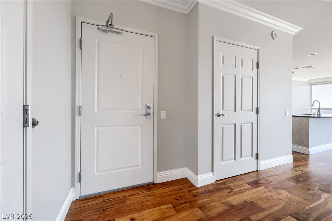 200 West Sahara Avenue 3906