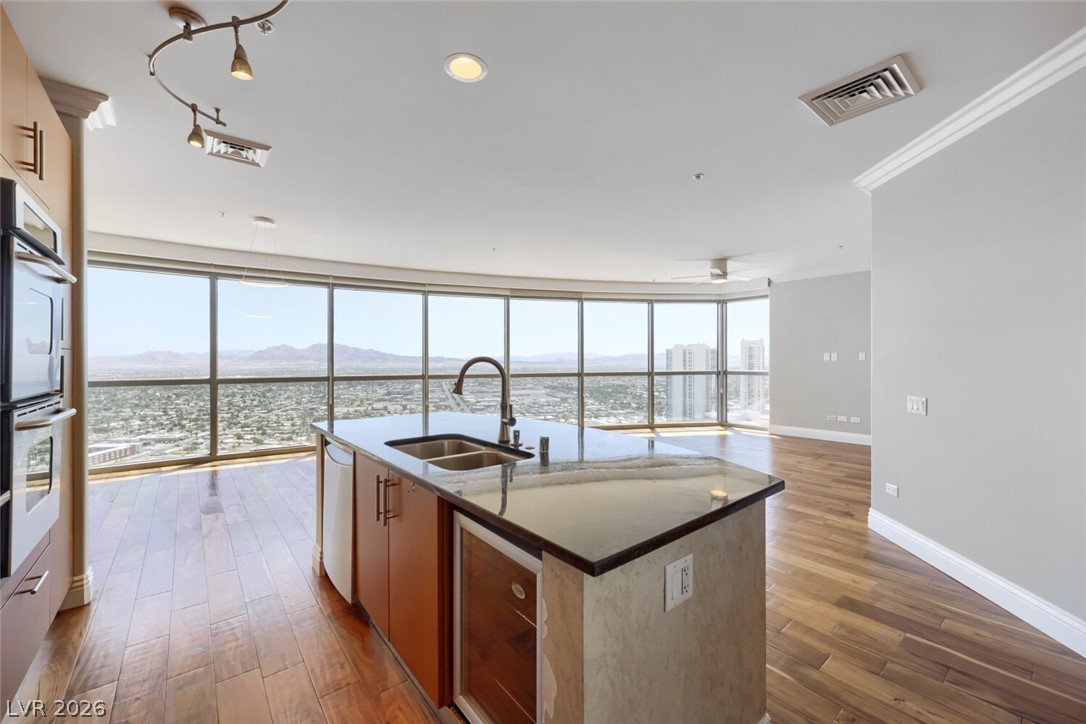 200 West Sahara Avenue 3906