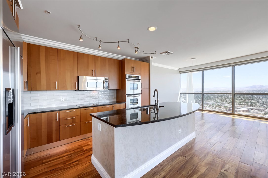 200 West Sahara Avenue 3906