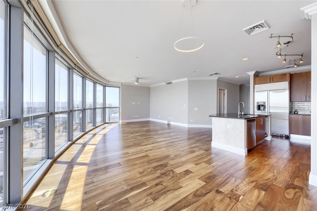 200 West Sahara Avenue 3906