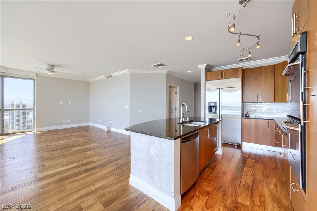 200 West Sahara Avenue 3906