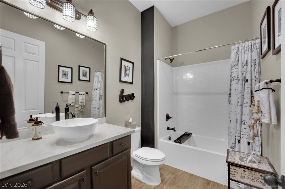 5523 Kyle Peak Court