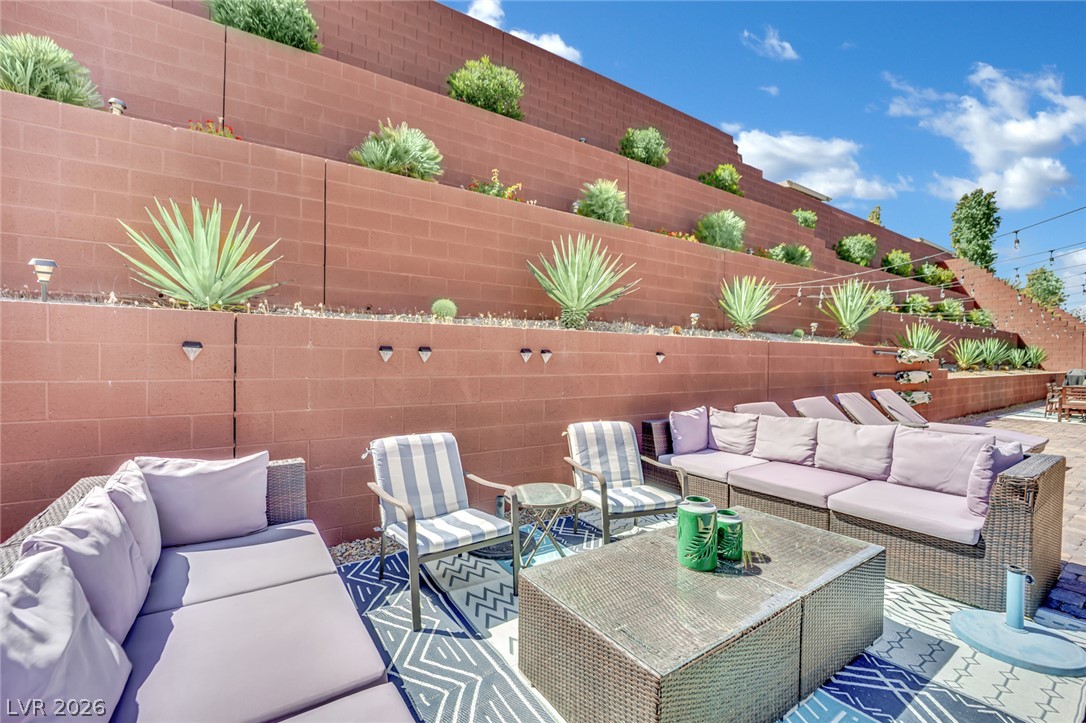 5523 Kyle Peak Court