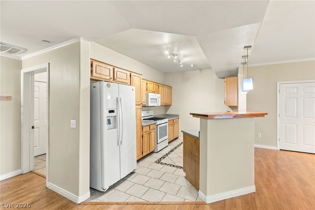 5855 Valley Drive 1080