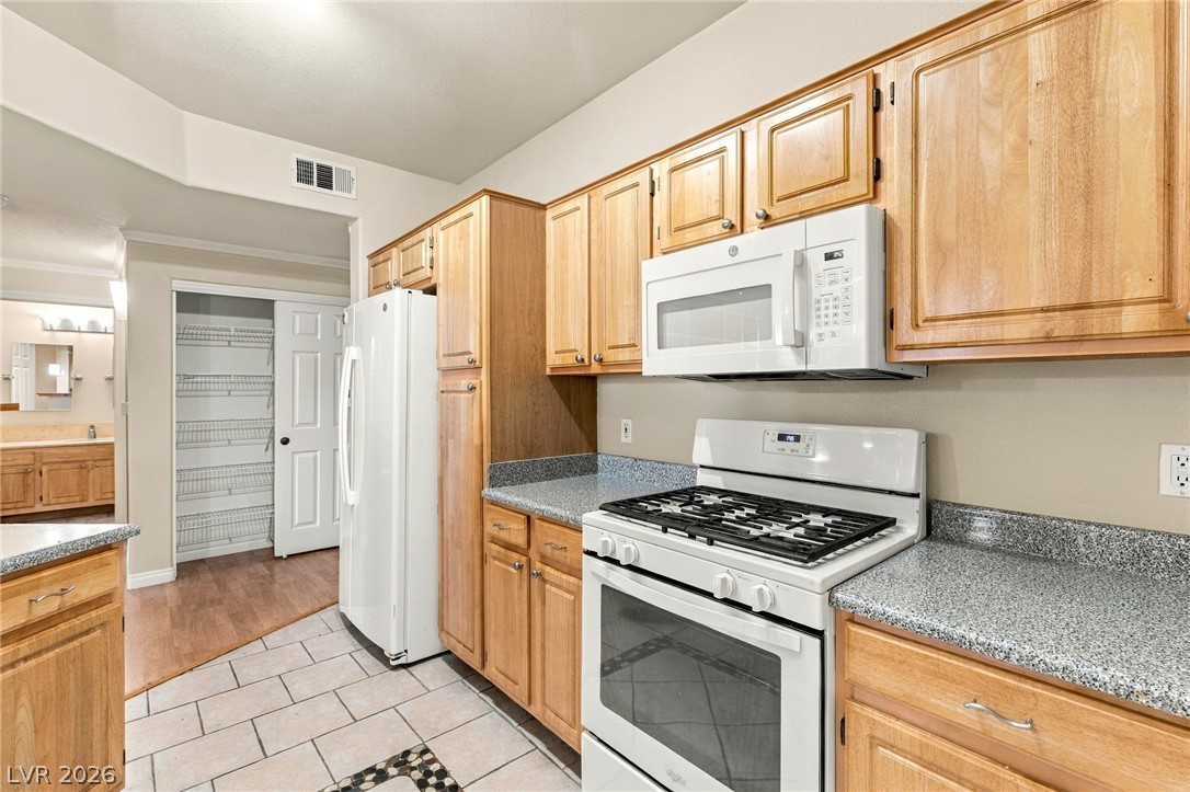 5855 Valley Drive 1080