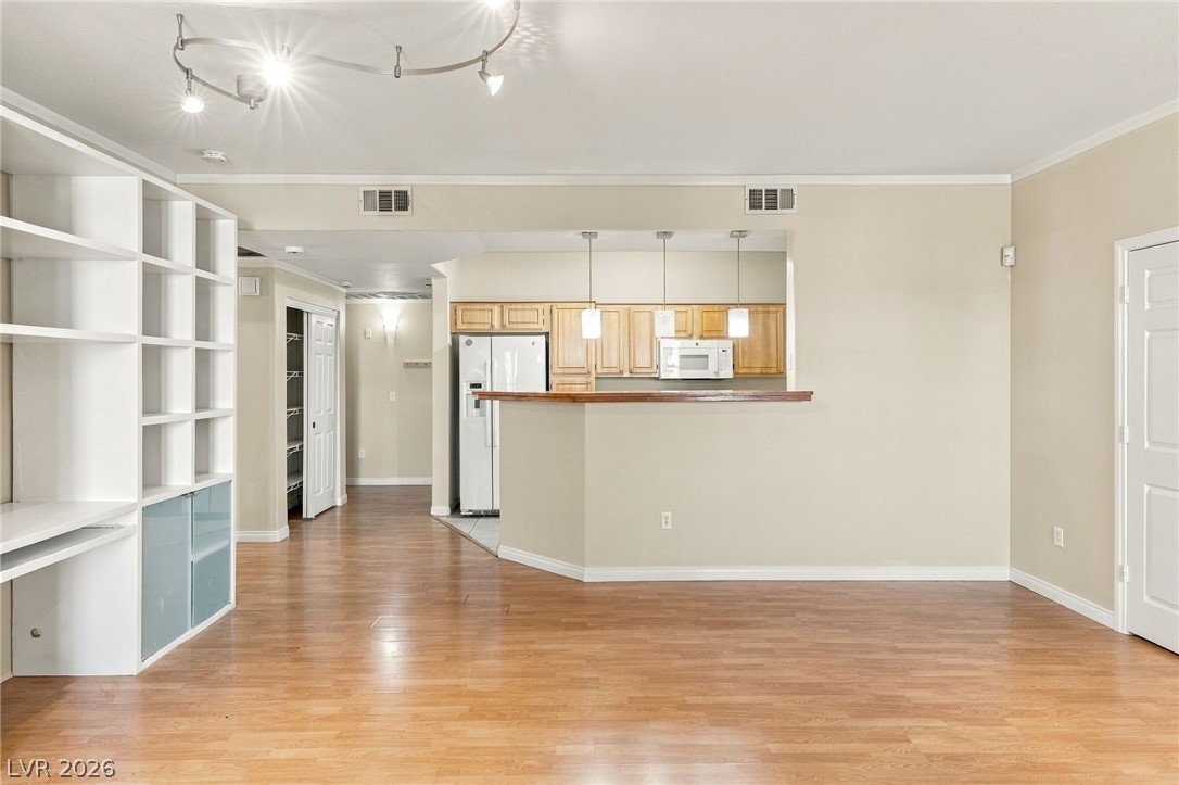 5855 Valley Drive 1080