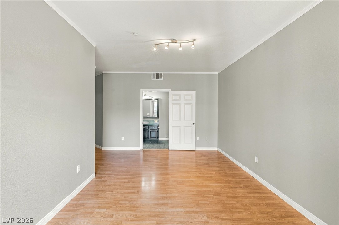 5855 Valley Drive 1080