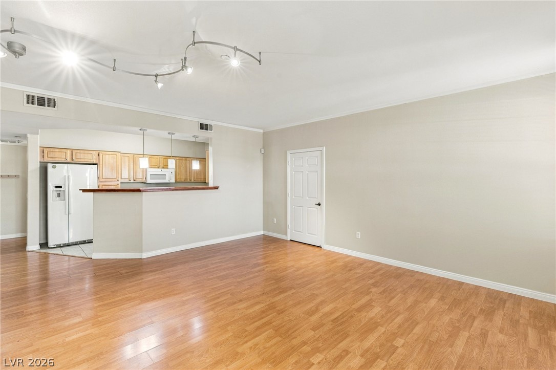 5855 Valley Drive 1080