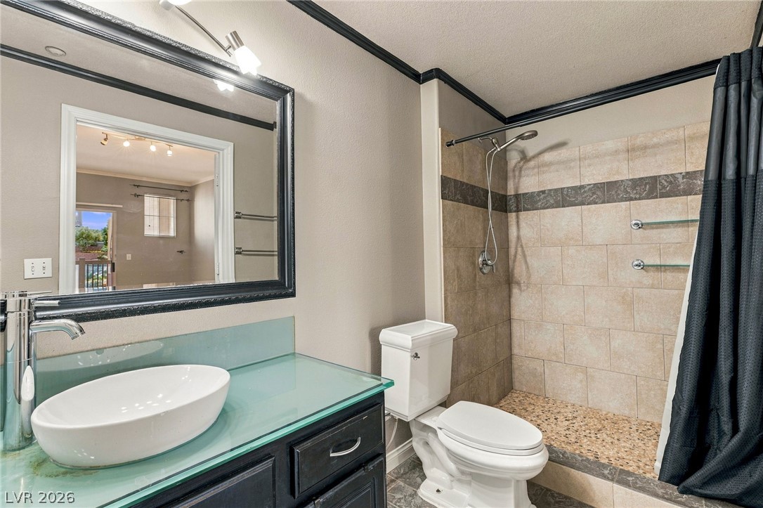 5855 Valley Drive 1080