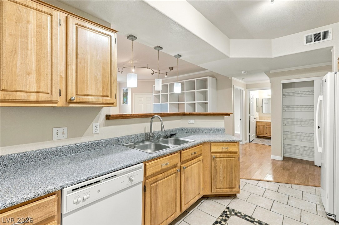 5855 Valley Drive 1080
