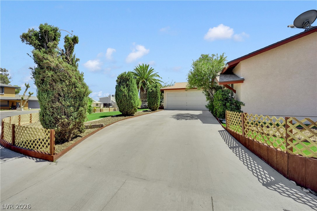 1825 Shadow Mountain Place