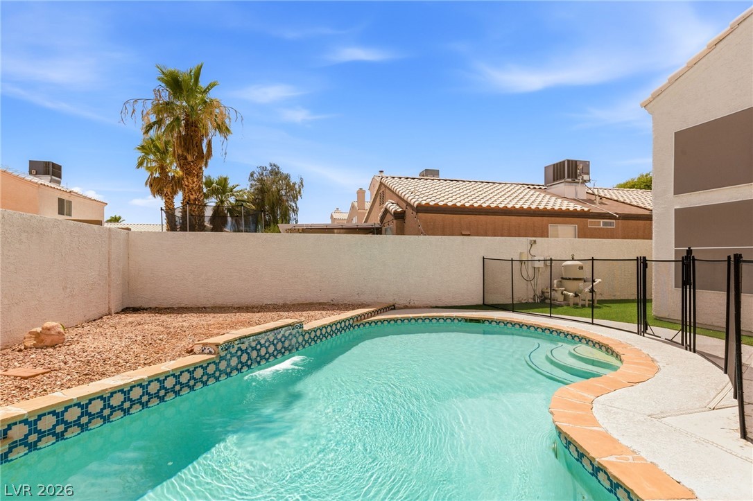 8233 Hydra Lane