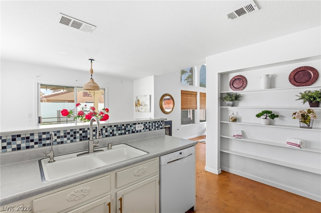 8233 Hydra Lane