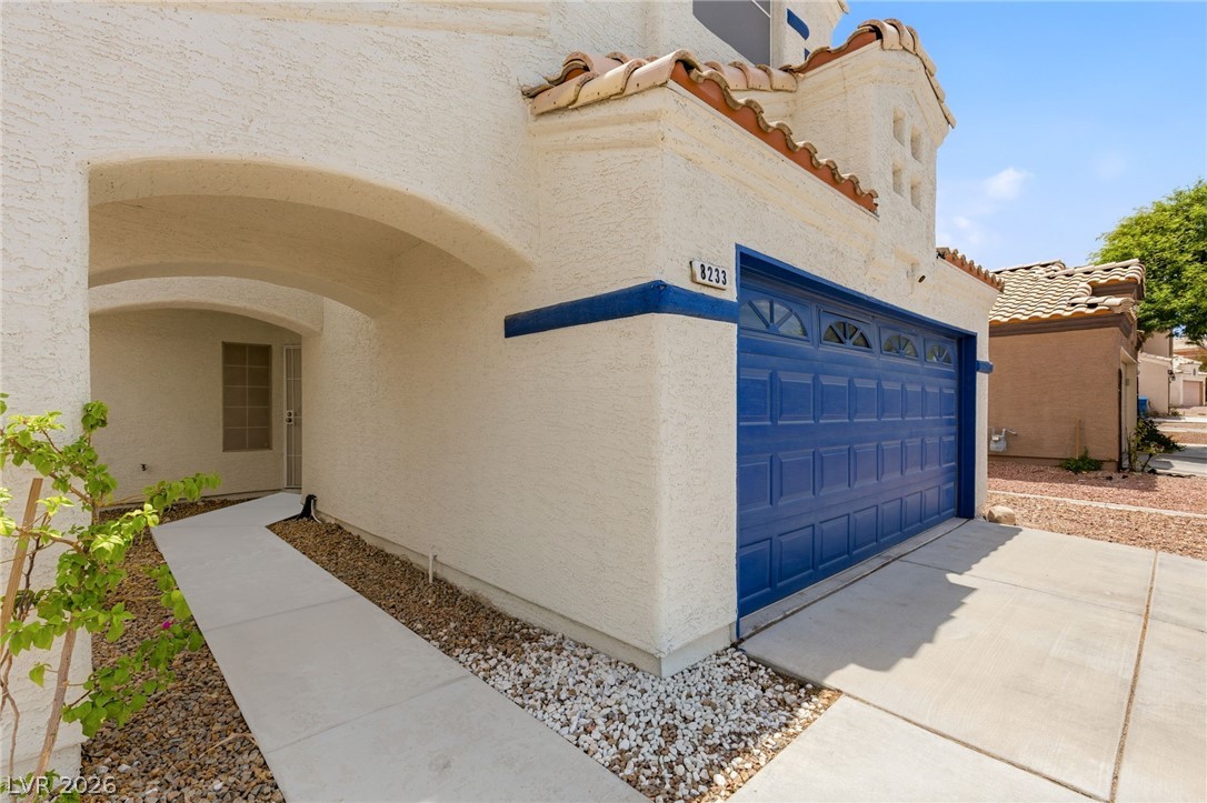 8233 Hydra Lane