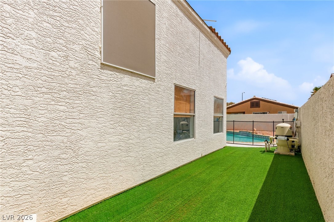 8233 Hydra Lane