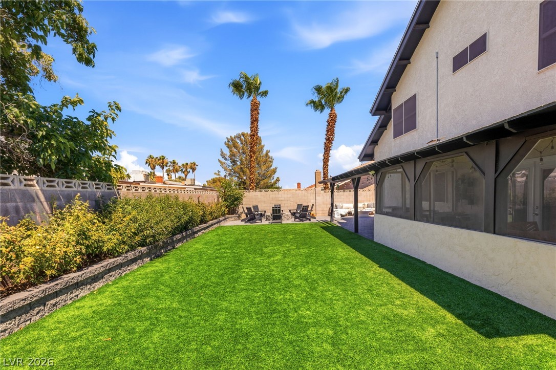 6562 Barbary Circle