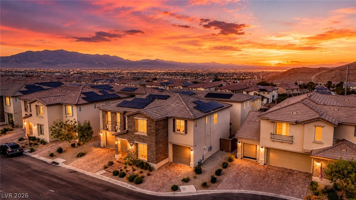 4504 Amazing View Street
