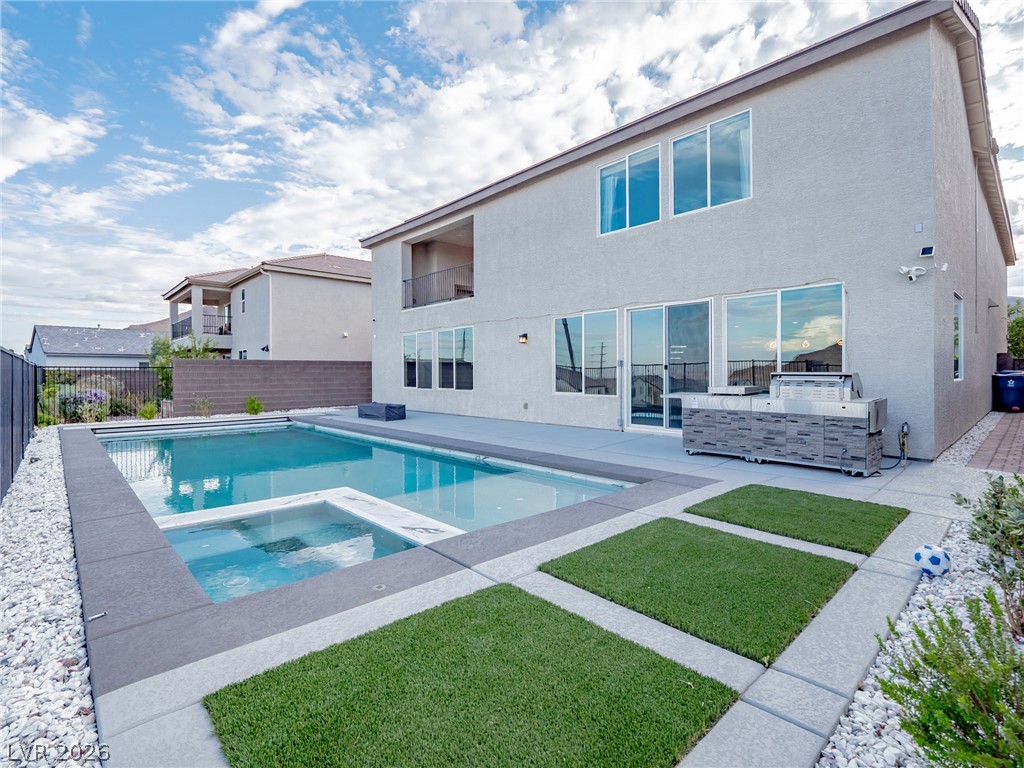 4504 Amazing View Street