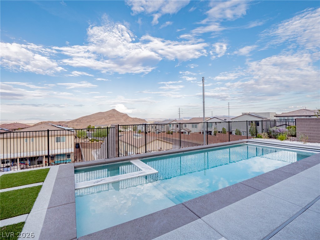 4504 Amazing View Street