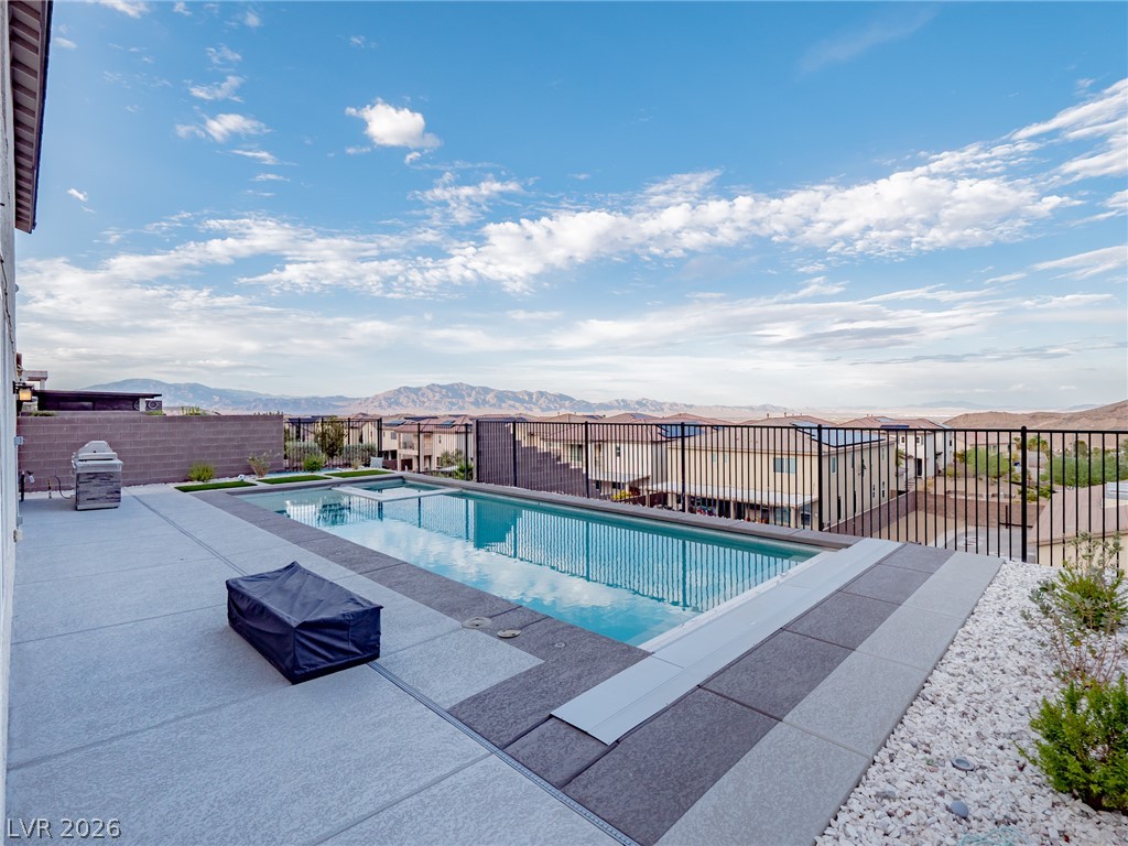 4504 Amazing View Street