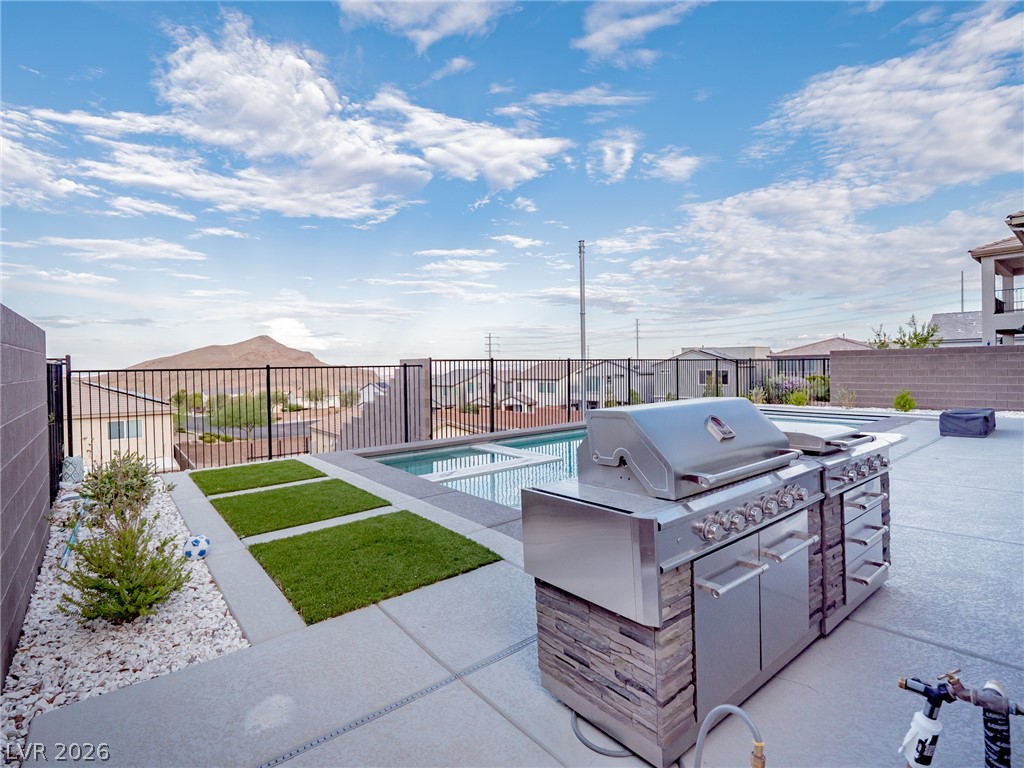 4504 Amazing View Street