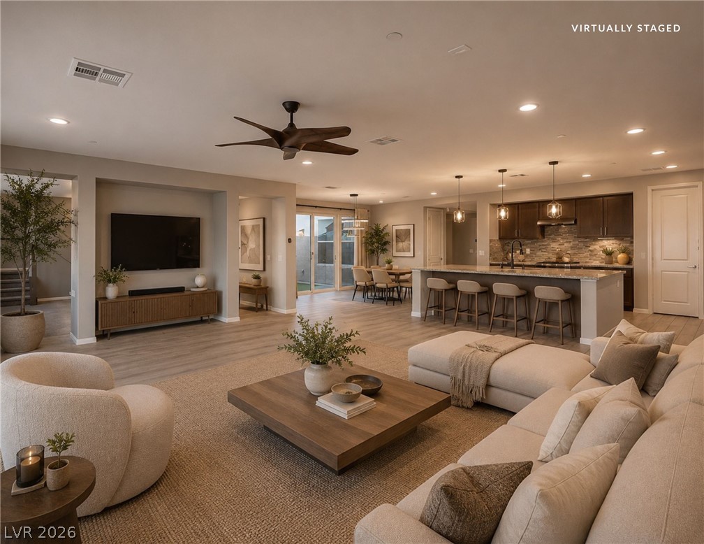 4504 Amazing View Street